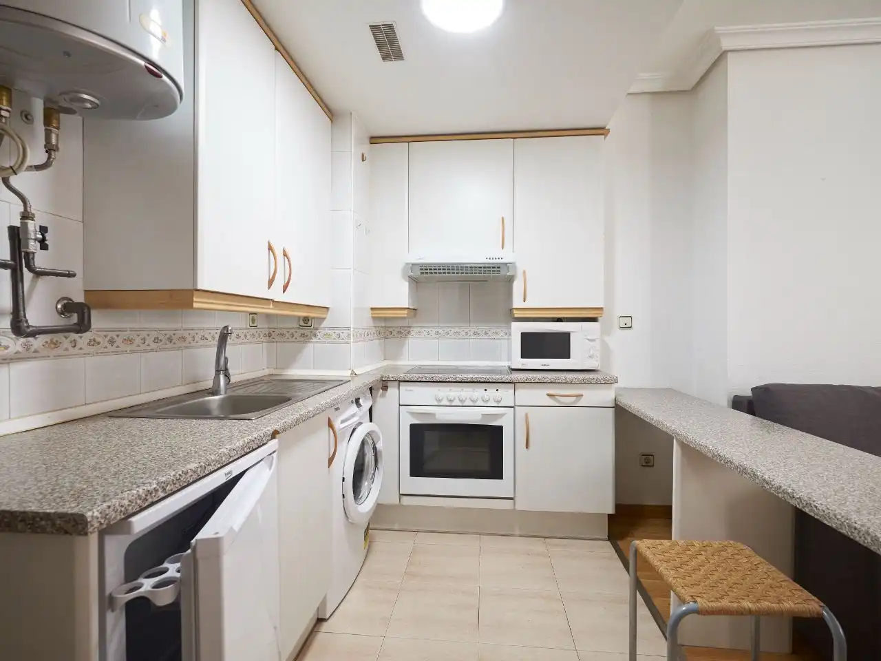 Estudio en venta en Calle de Rafael Bergamín, 16, San Juan Bautista Cocina de Estudio en venta en Madrid con Aire acondicionado, Jardín privado y Parquet