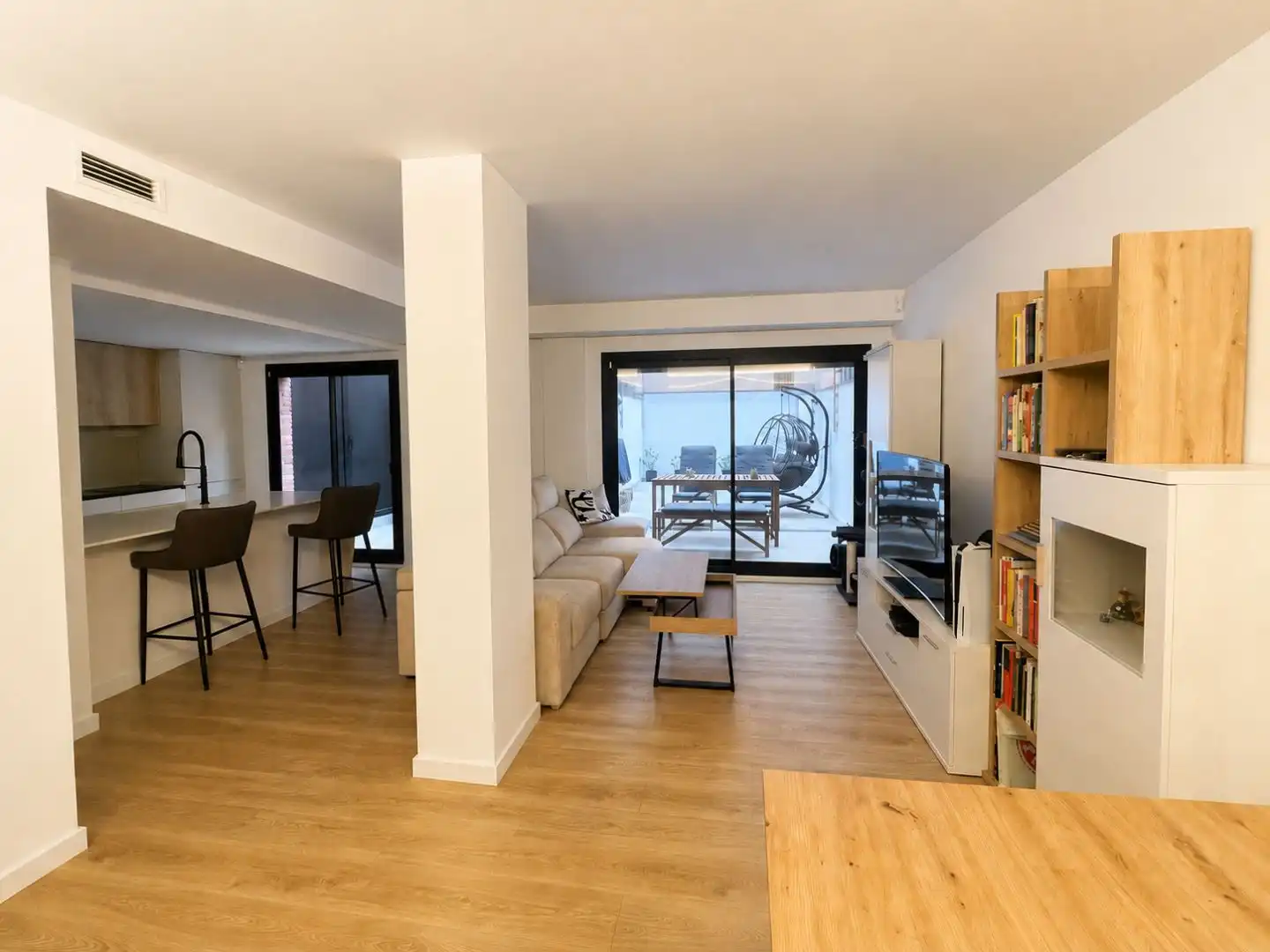 Flat for sale in Carrer de Frederic Prats, 45, Centre Living room of Flat for sale in L'Hospitalet de Llobregat with Air Conditioner, Heating and Parquet flooring