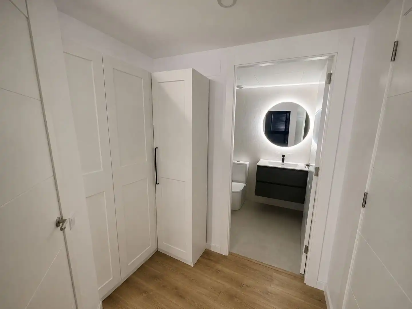 Flat for sale in Carrer de Frederic Prats, 45, Centre Bathroom of Flat for sale in L'Hospitalet de Llobregat with Air Conditioner, Heating and Parquet flooring