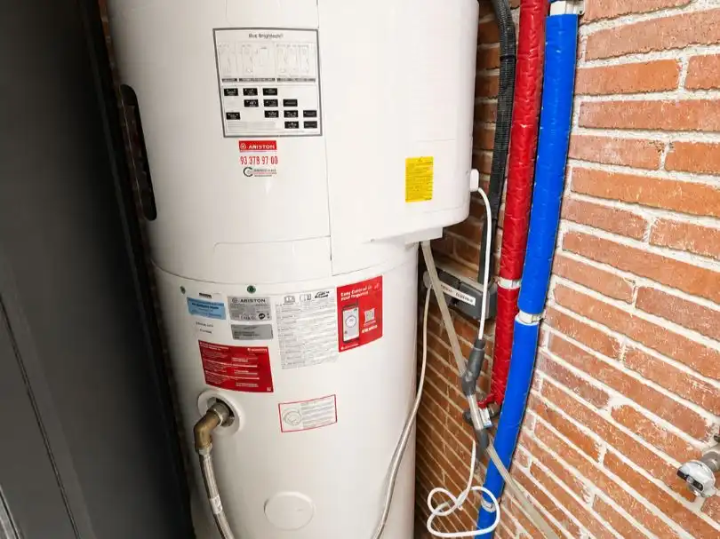 Flat for sale in Carrer de Frederic Prats, 45, Centre Exterior view of Flat for sale in L'Hospitalet de Llobregat with Air Conditioner, Heating and Parquet flooring