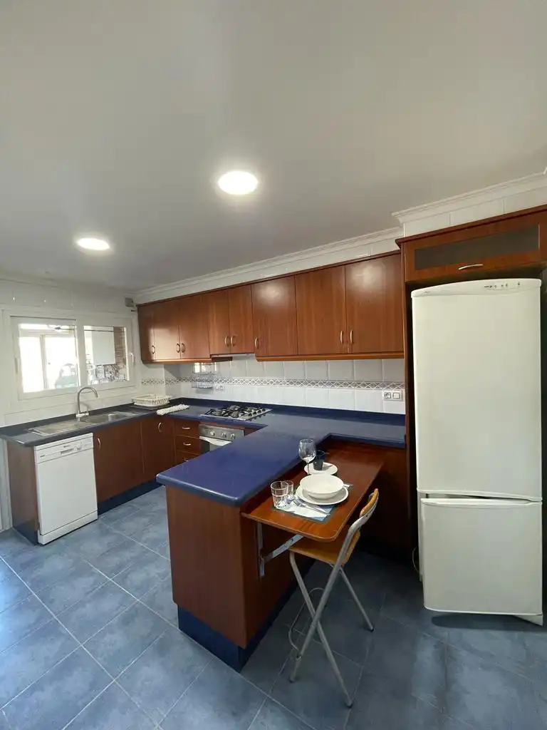 Wohnung zur Miete in Carrer el Camí, 70, Alcoy / Alcoi Küche von Wohnung zur Miete in Alcoy / Alcoi mit Klimaanlage und Balkon