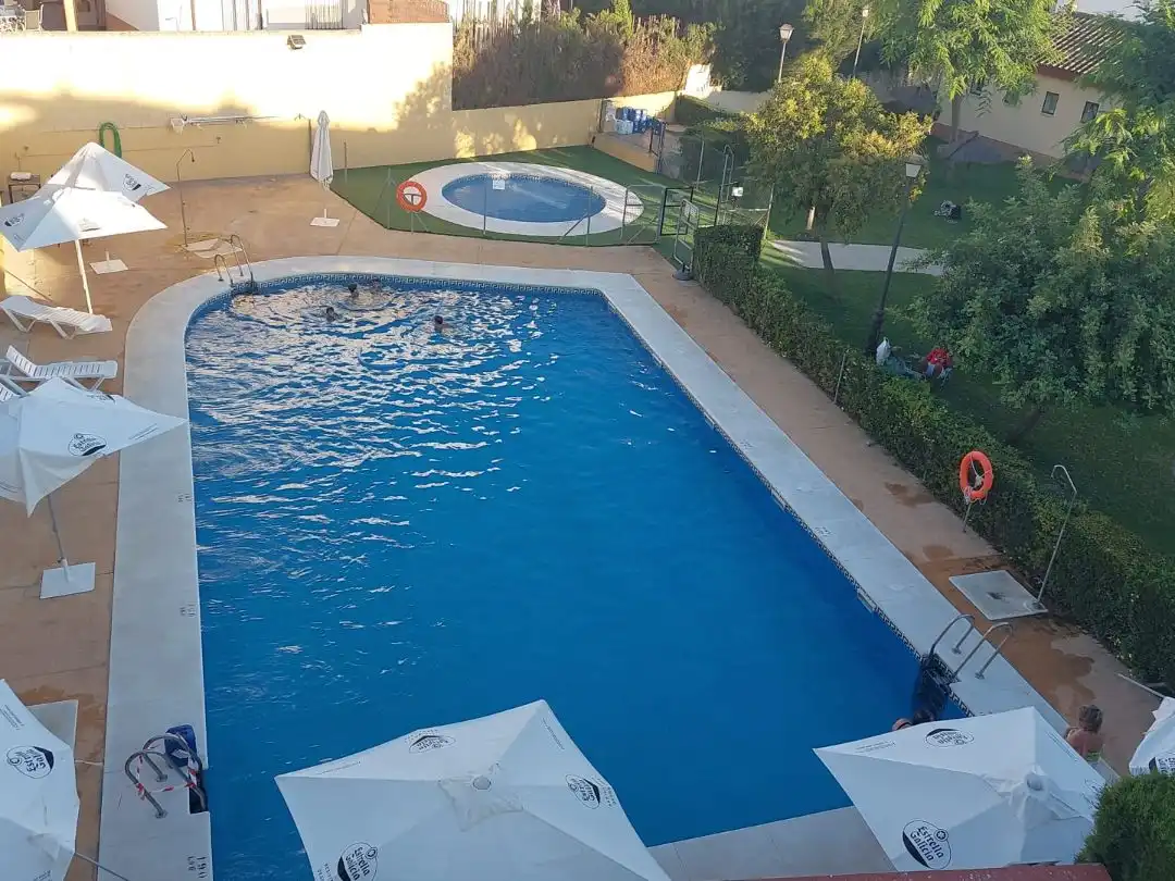 Piscina de Casa o chalet de alquiler en Gines con Aire acondicionado, Terraza y Balcón