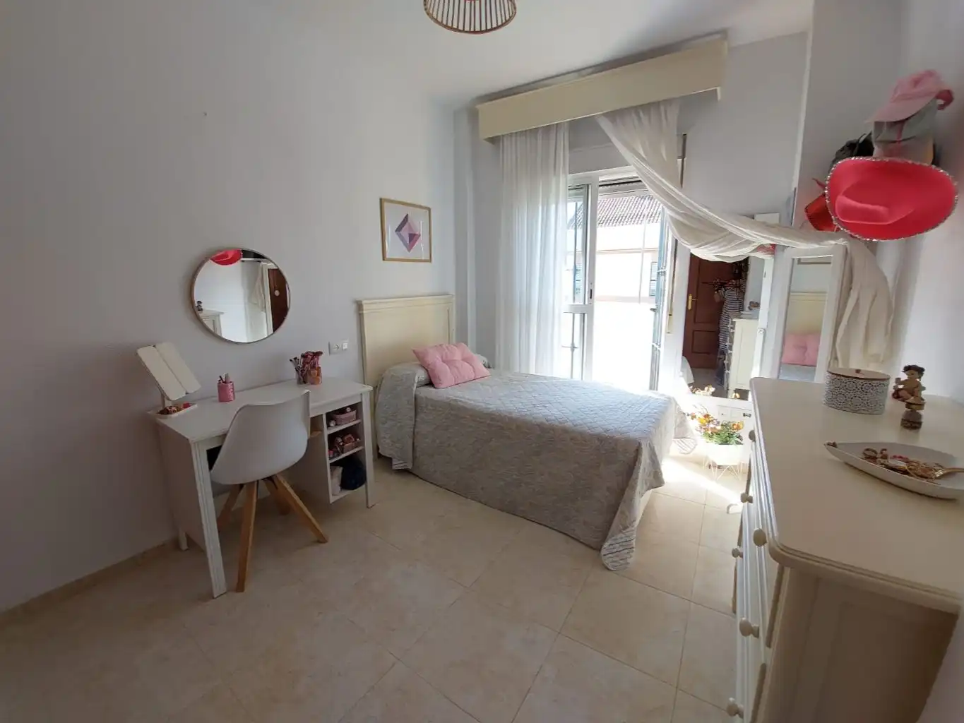 Habitación de Casa o chalet de alquiler en Gines con Aire acondicionado, Terraza y Balcón