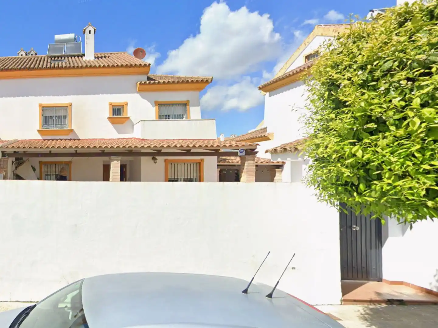 Vista exterior de Casa o chalet de alquiler en Gines con Aire acondicionado, Terraza y Balcón