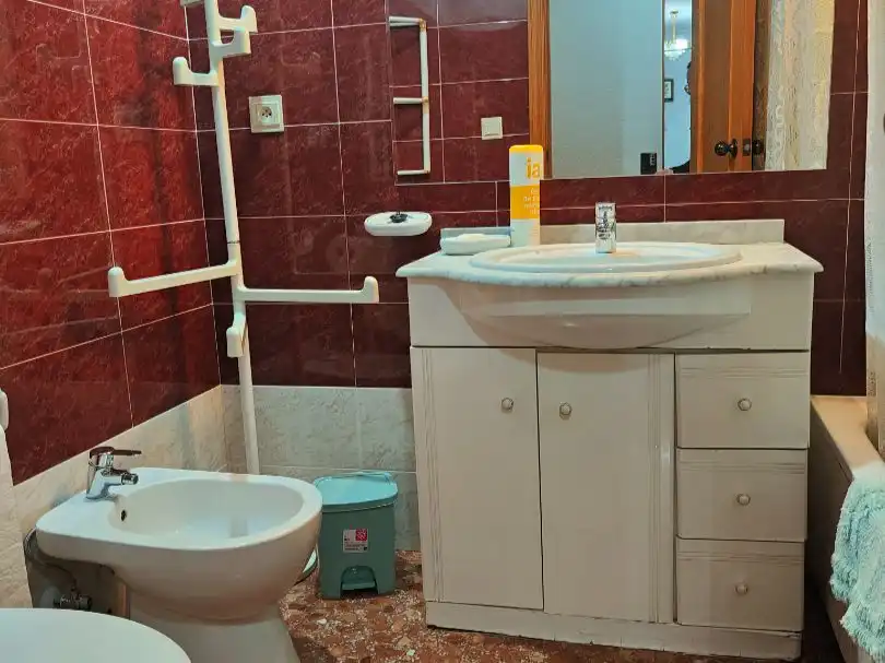 Flat for rent in Carrer Ciutat de Laval, 13, Germaníes - Juzgados Bathroom of Flat for rent in Gandia with Air Conditioner, Heating and Furnished