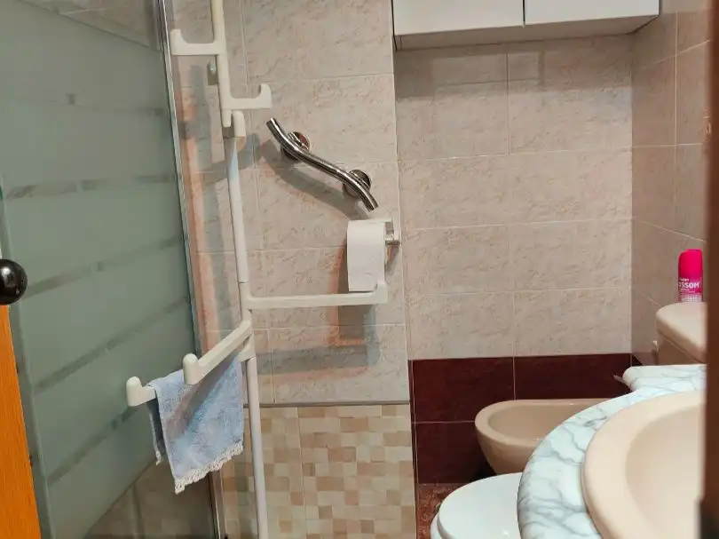 Flat for rent in Carrer Ciutat de Laval, 13, Germaníes - Juzgados Bathroom of Flat for rent in Gandia with Air Conditioner, Heating and Furnished