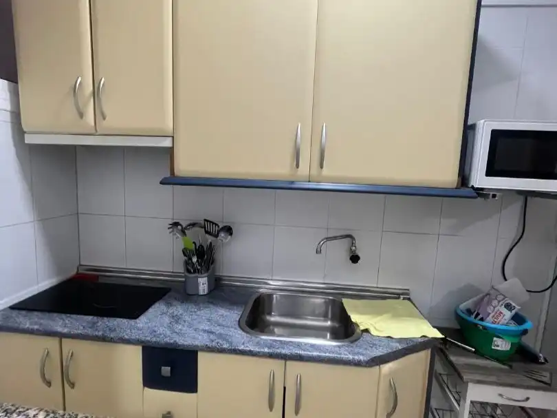 Wohnung zur Miete in Calle California, 14, Ciudad Jardín - Tagarete - El Zapillo Küche von Wohnung zur Miete in Almería mit Klimaanlage und Möbliert