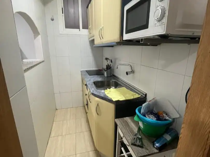 Wohnung zur Miete in Calle California, 14, Ciudad Jardín - Tagarete - El Zapillo Küche von Wohnung zur Miete in Almería mit Klimaanlage und Möbliert
