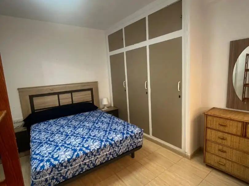 Wohnung zur Miete in Calle California, 14, Ciudad Jardín - Tagarete - El Zapillo Schlafzimmer von Wohnung zur Miete in Almería mit Klimaanlage und Möbliert