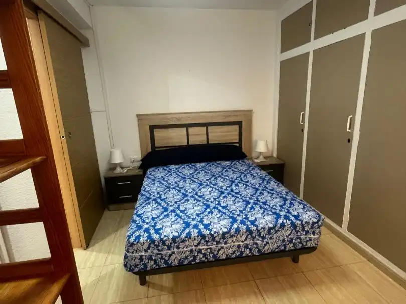 Wohnung zur Miete in Calle California, 14, Ciudad Jardín - Tagarete - El Zapillo Schlafzimmer von Wohnung zur Miete in Almería mit Klimaanlage und Möbliert