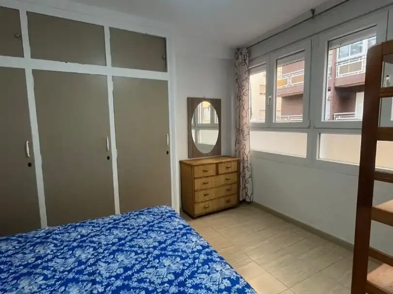 Wohnung zur Miete in Calle California, 14, Ciudad Jardín - Tagarete - El Zapillo Schlafzimmer von Wohnung zur Miete in Almería mit Klimaanlage und Möbliert
