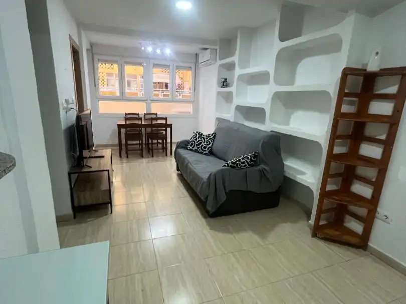 Wohnung zur Miete in Calle California, 14, Ciudad Jardín - Tagarete - El Zapillo Wohnzimmer von Wohnung zur Miete in Almería mit Klimaanlage und Möbliert