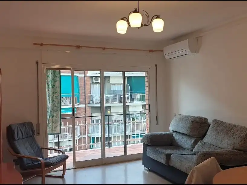 Pis de lloguer a Carrer de la Indústria, 48, El Camp d'en Grassot i Gràcia Nova Sala d'estar de Pis de lloguer en Barcelona Capital amb Aire condicionat, Terrassa i Balcó