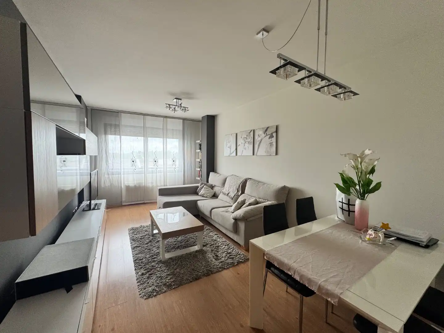 Piso en venta en Calle Comunidad de Cantabria, 36, Laguna de Duero Sala de estar de Piso en venta en Laguna de Duero con Aire acondicionado, Calefacción y Parquet