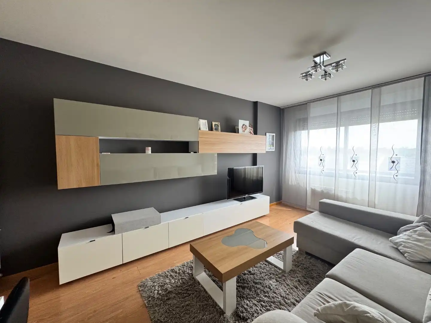 Piso en venta en Calle Comunidad de Cantabria, 36, Laguna de Duero Sala de estar de Piso en venta en Laguna de Duero con Aire acondicionado, Calefacción y Parquet