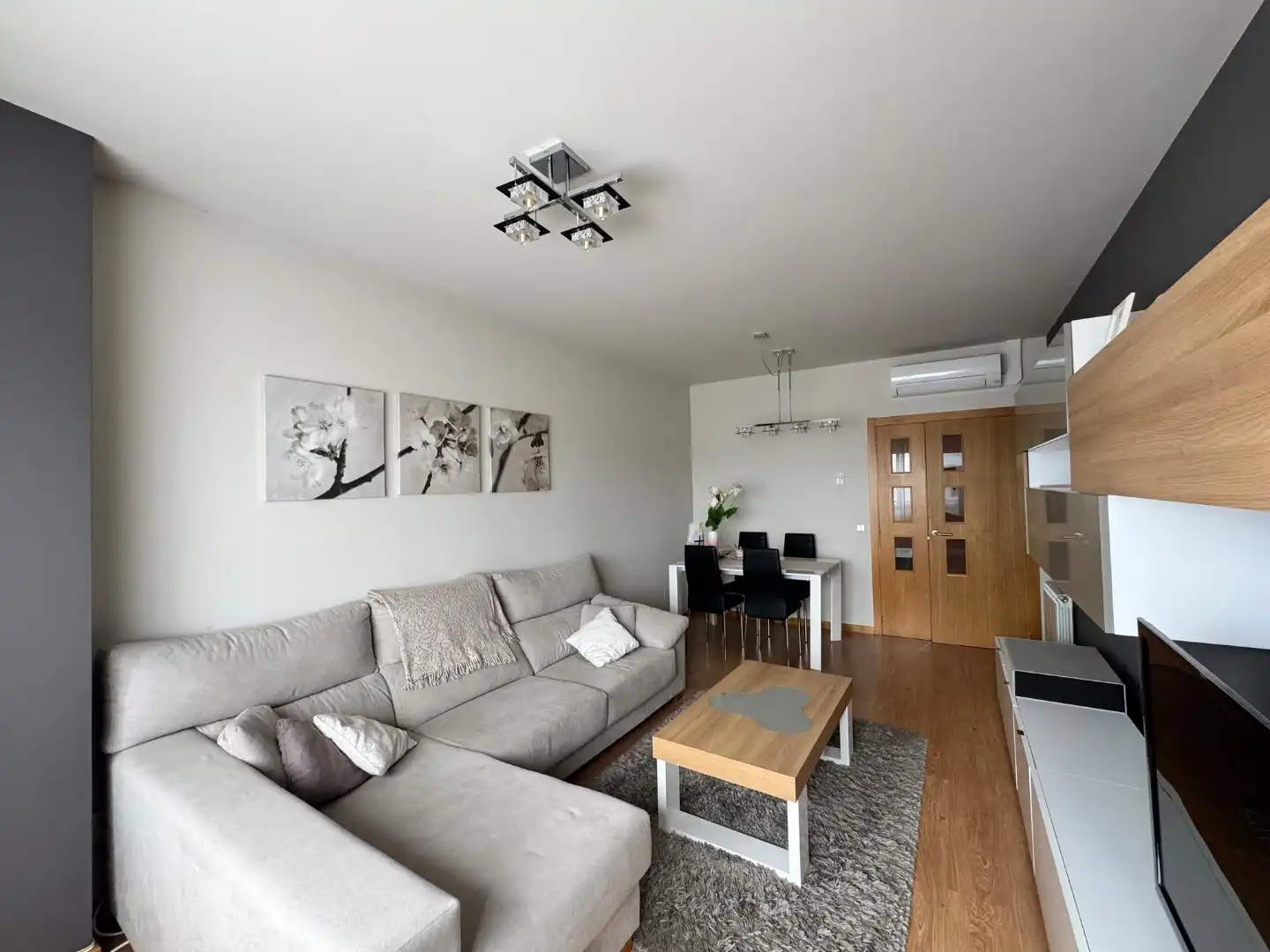Piso en venta en Calle Comunidad de Cantabria, 36, Laguna de Duero Sala de estar de Piso en venta en Laguna de Duero con Aire acondicionado, Calefacción y Parquet