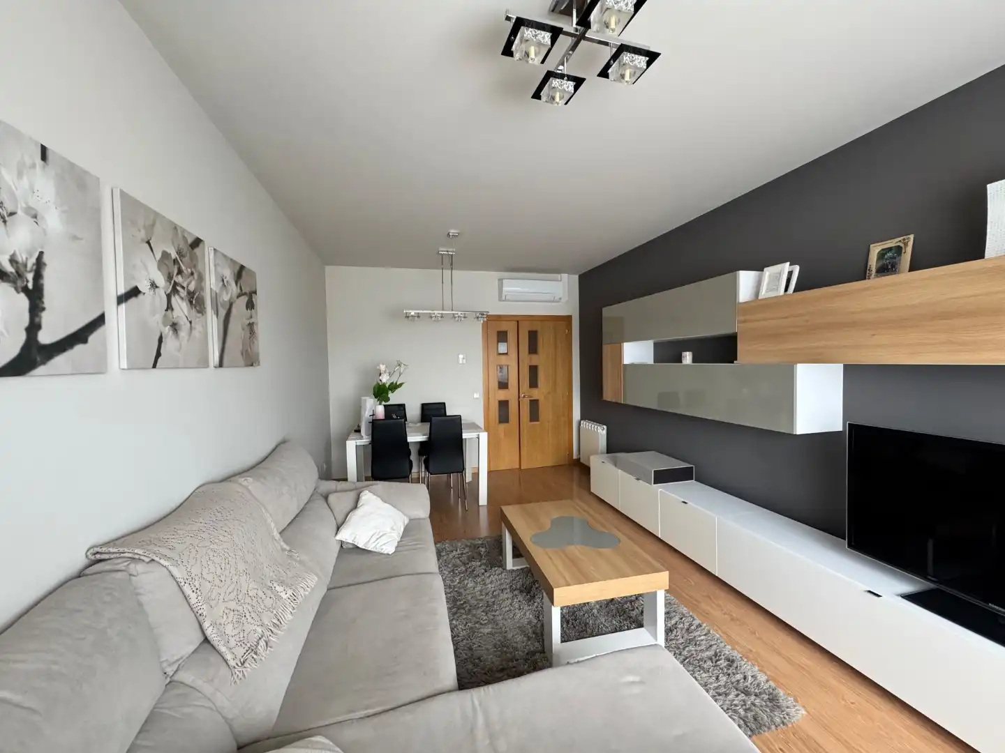 Piso en venta en Calle Comunidad de Cantabria, 36, Laguna de Duero Sala de estar de Piso en venta en Laguna de Duero con Aire acondicionado, Calefacción y Parquet
