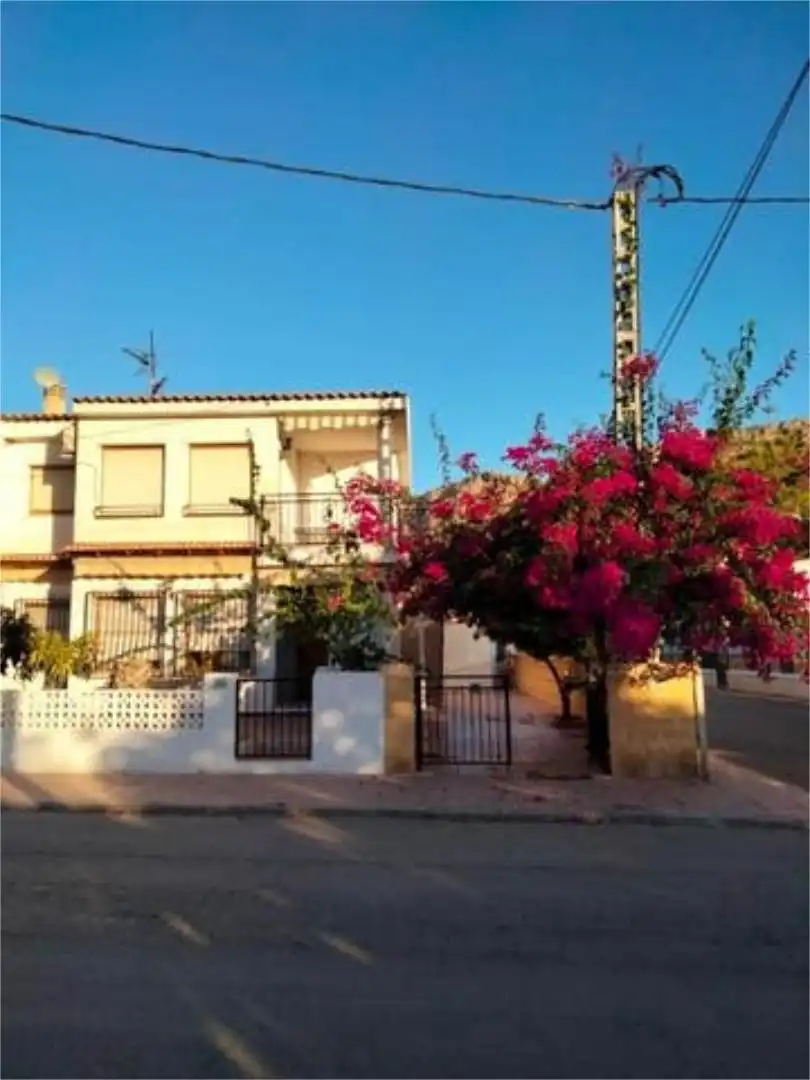 Piso de alquiler en Calabardina Vista exterior de Piso de alquiler en Águilas con Jardín privado, Terraza y Trastero