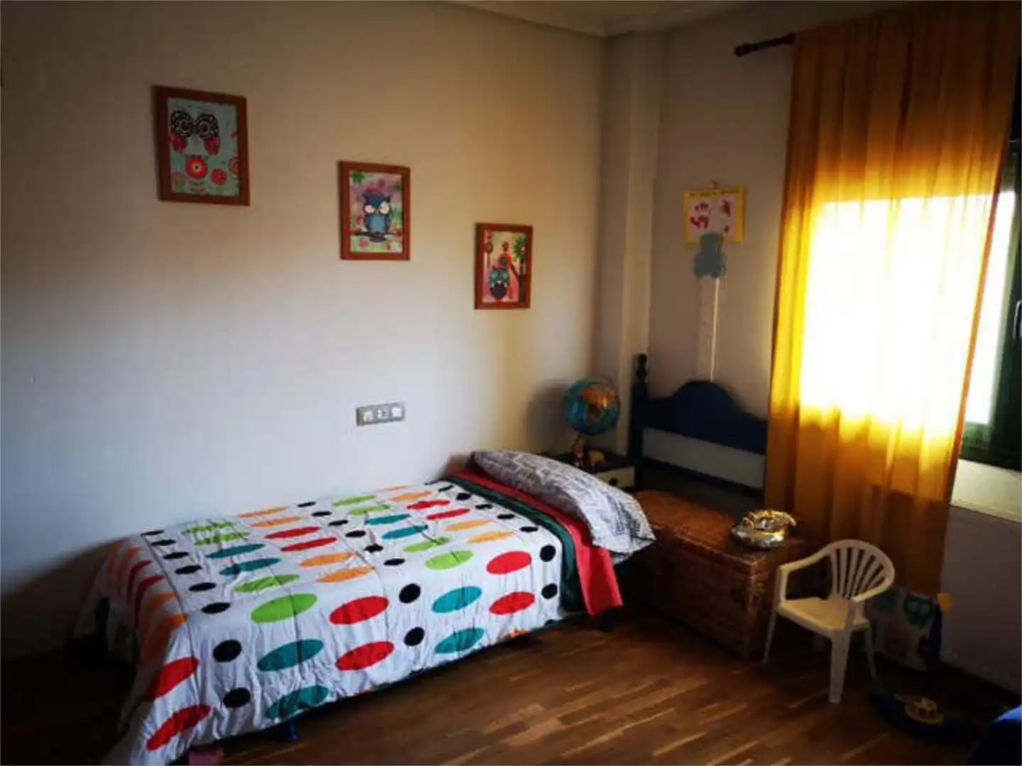 Habitación de Casa adosada en venta en Cáceres con Calefacción, Jardín privado y Terraza