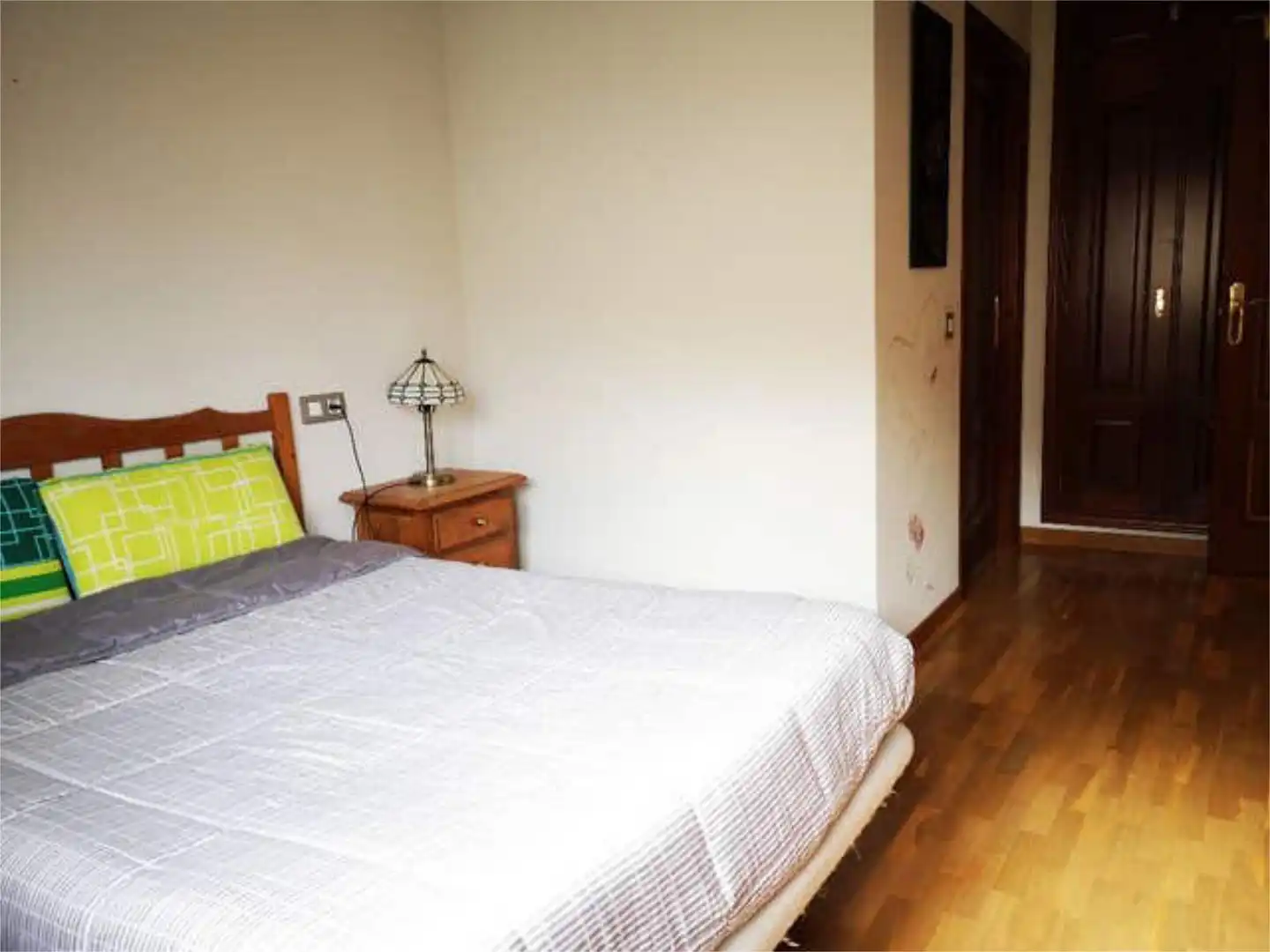 Habitación de Casa adosada en venta en Cáceres con Calefacción, Jardín privado y Terraza