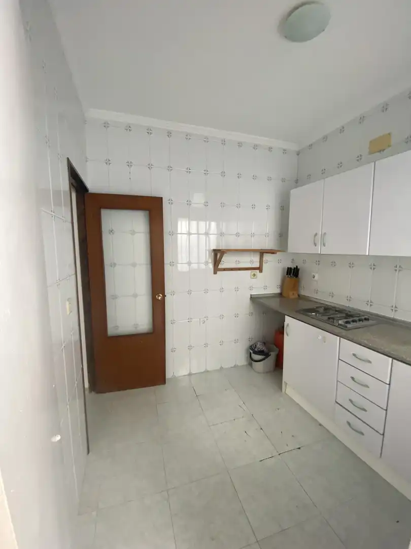 Apartament en venda a Calle San Vicente, 11, Plaza de toros - Venta Vargas - Capitania Cuina de Apartament en venda en San Fernando amb Balcó