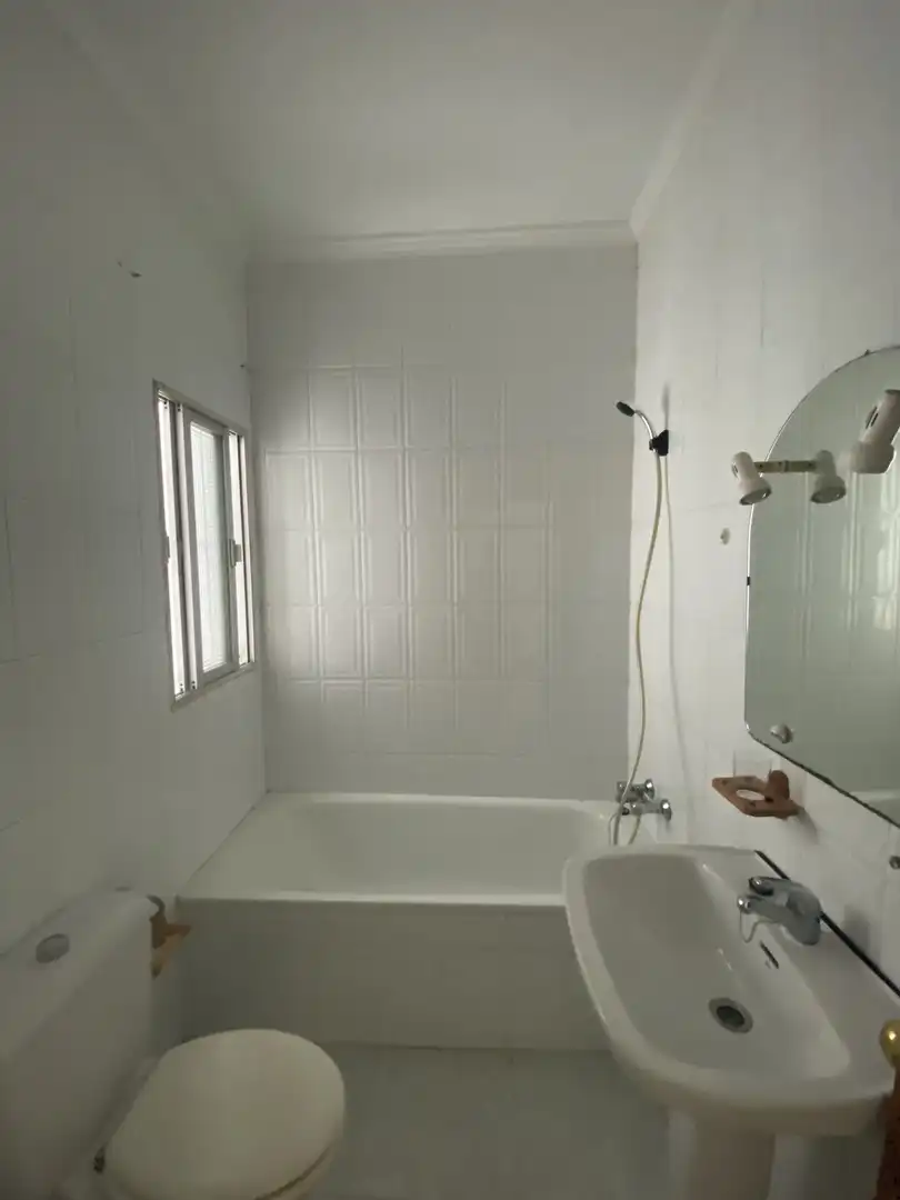 Apartament en venda a Calle San Vicente, 11, Plaza de toros - Venta Vargas - Capitania Bany de Apartament en venda en San Fernando amb Balcó