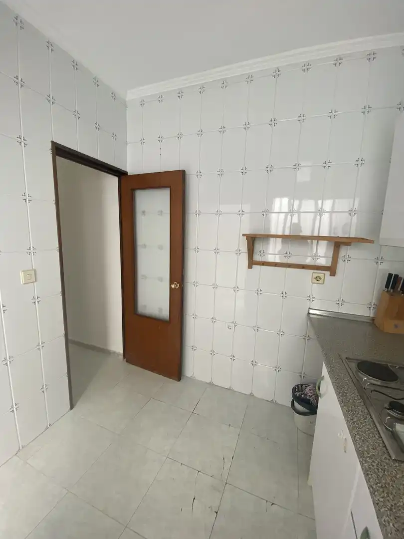 Apartament en venda a Calle San Vicente, 11, Plaza de toros - Venta Vargas - Capitania Cuina de Apartament en venda en San Fernando amb Balcó