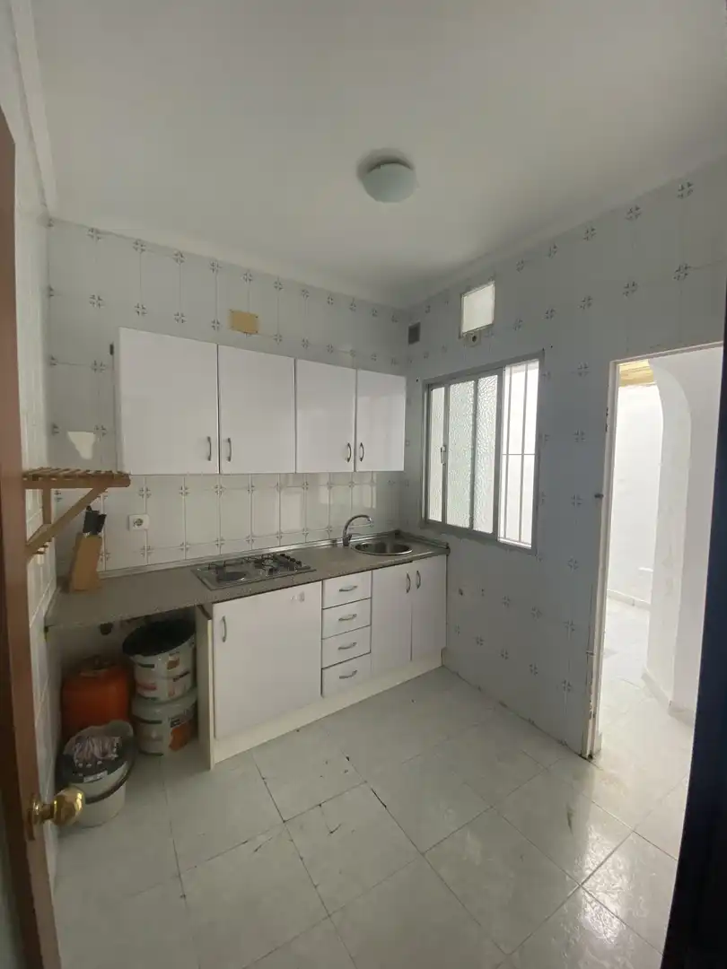 Apartament en venda a Calle San Vicente, 11, Plaza de toros - Venta Vargas - Capitania Cuina de Apartament en venda en San Fernando amb Balcó