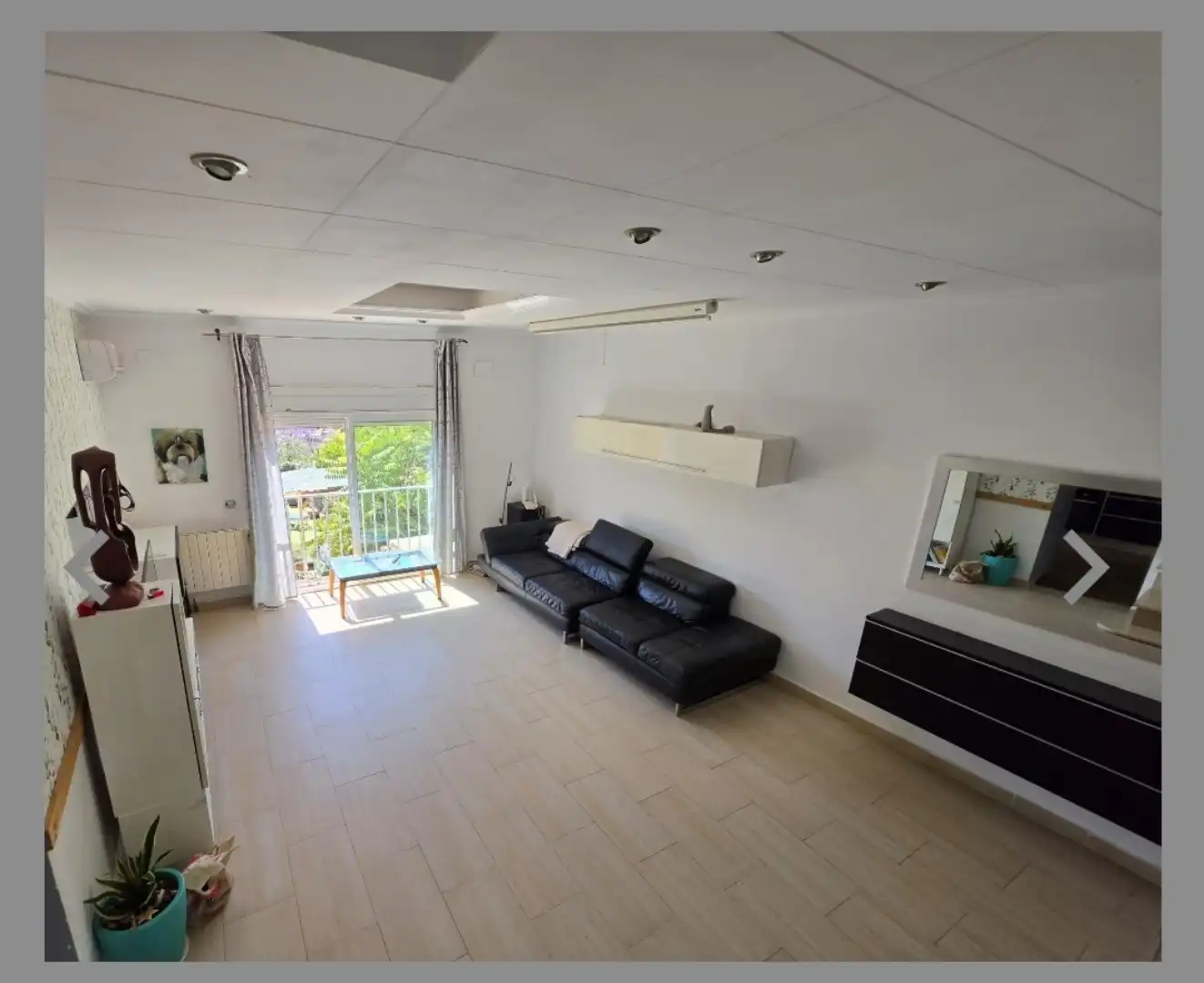 Sala de estar de Casa adosada en venta en Sant Pere de Ribes con Aire acondicionado, Calefacción y Jardín privado