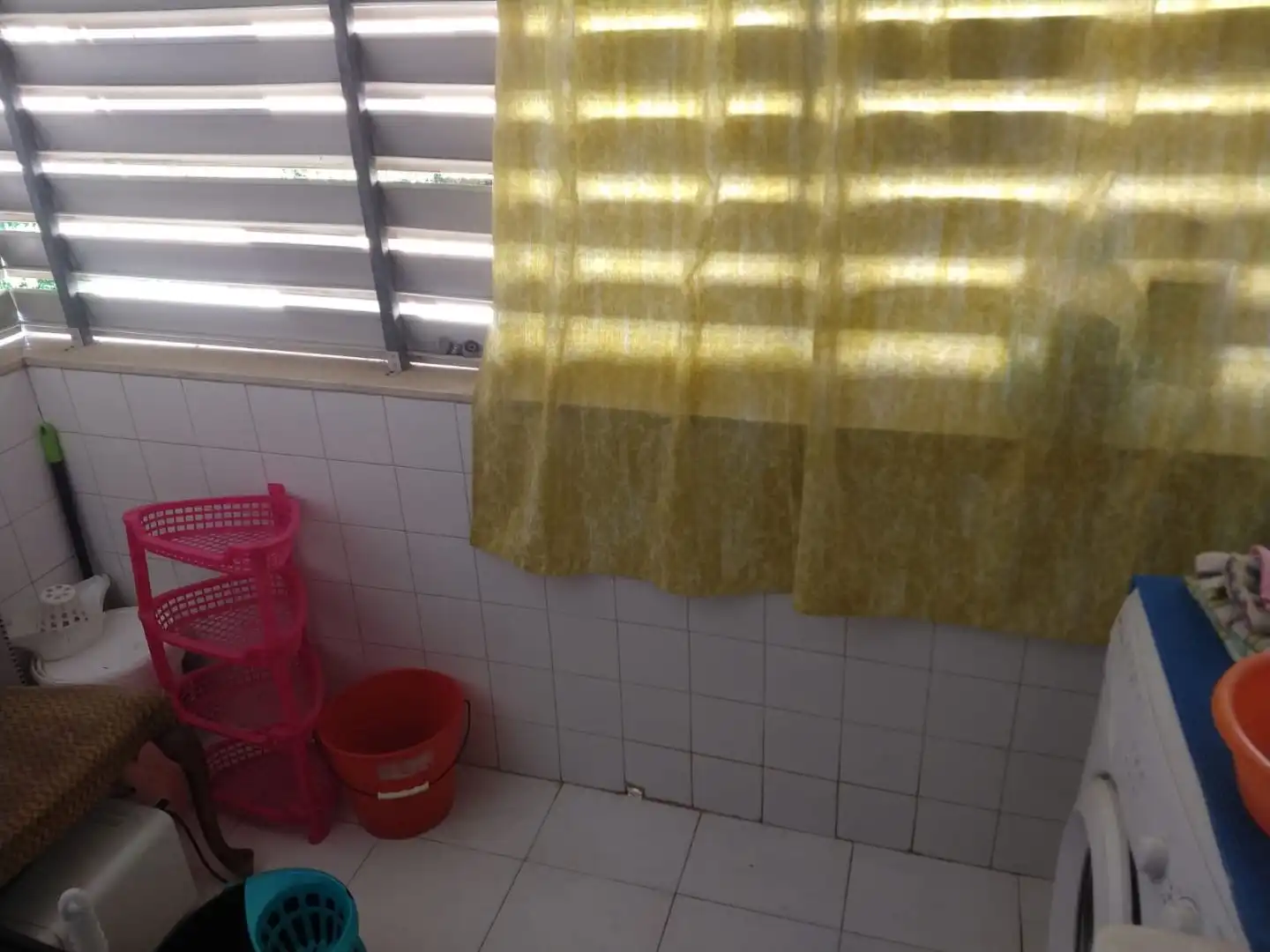 Flat for rent in Calle Ángel Quintanilla Ulla, 1, Valdepasillas - La Paz - Huerta Rosales Bathroom of Flat for rent in Badajoz with Terrace, Swimming Pool and Furnished