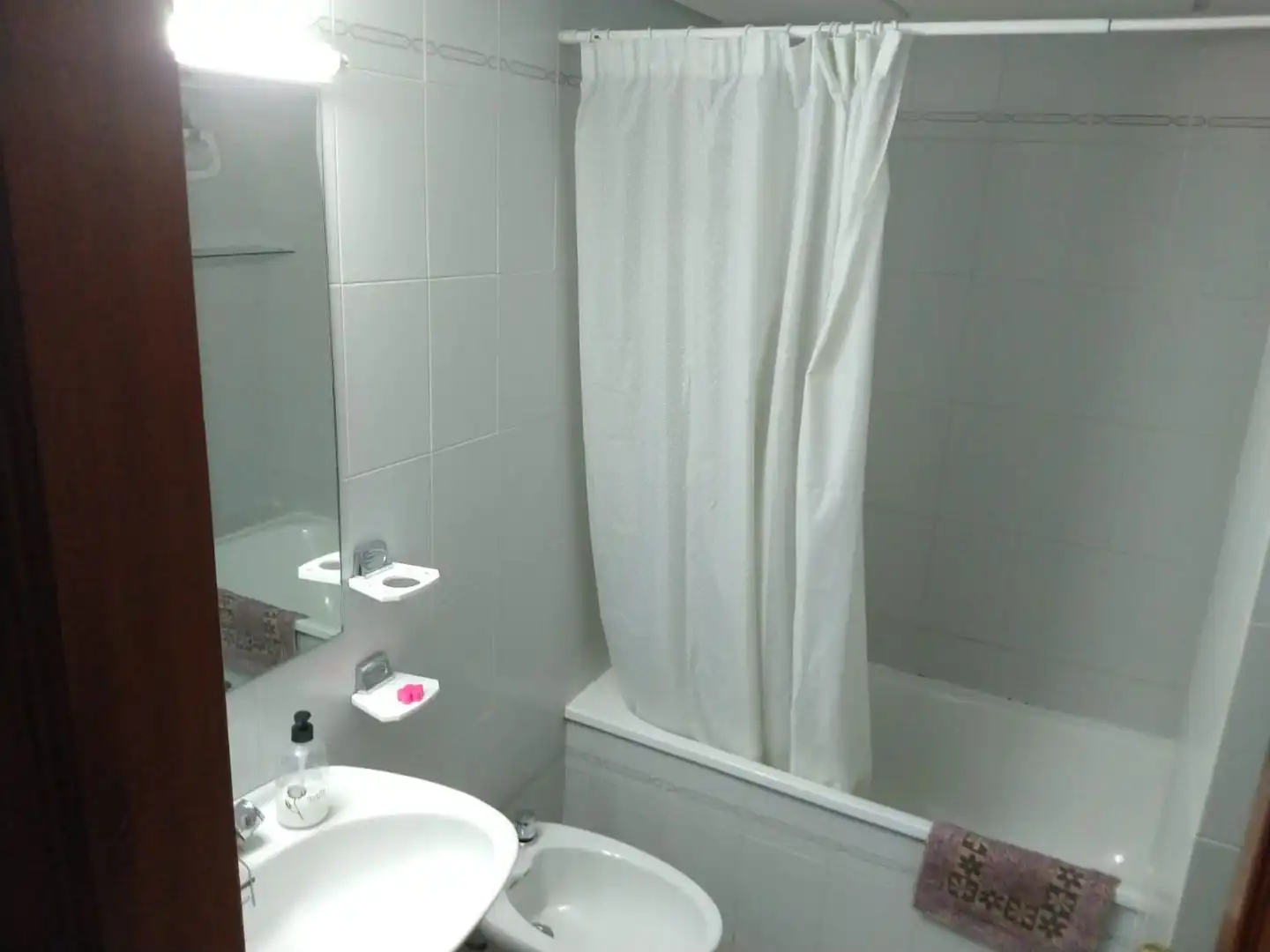 Flat for rent in Calle Ángel Quintanilla Ulla, 1, Valdepasillas - La Paz - Huerta Rosales Bathroom of Flat for rent in Badajoz with Terrace, Swimming Pool and Furnished