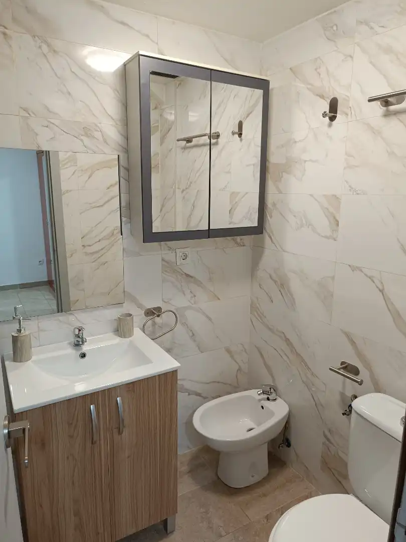 Apartament de lloguer a Calle Moral de la Magdalena, 24, Centro - Sagrario Bany de Apartament de lloguer en Granada amb Aire condicionat, Calefacció i Terrassa