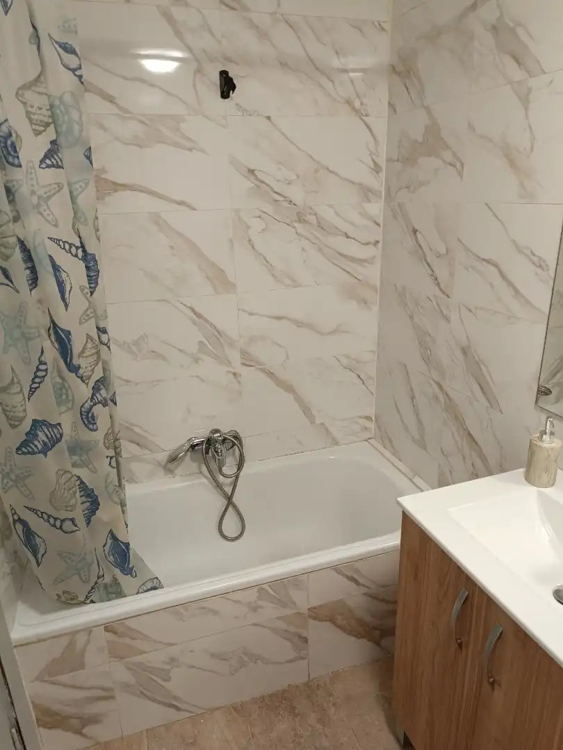 Apartament de lloguer a Calle Moral de la Magdalena, 24, Centro - Sagrario Bany de Apartament de lloguer en Granada amb Aire condicionat, Calefacció i Terrassa