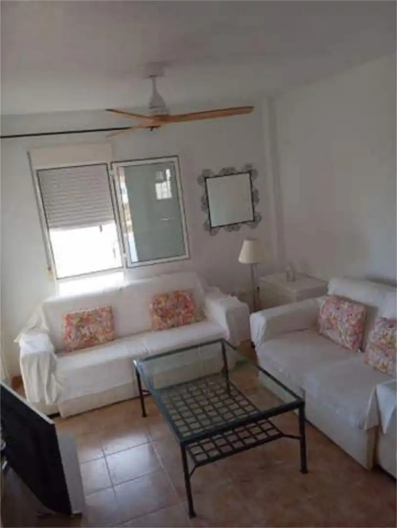 Apartamento de alquiler en Calabardina Sala de estar de Apartamento de alquiler en Águilas con Piscina y Amueblado