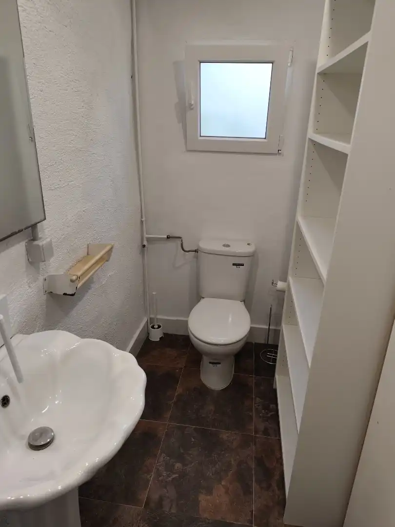 Zimmer in Diseminado Poligono 30, 216, Villafranco del Guadalhorce Badezimmer von Wohnung zur untervermieten in Alhaurín El Grande mit Klimaanlage, Heizung und Terrasse
