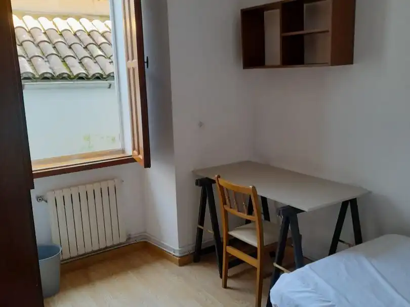 Wohnung zur Miete in Rúa Do Hospitaliño, 16, Santiago de Compostela Schlafzimmer von Wohnung zur Miete in Santiago de Compostela mit Balkon