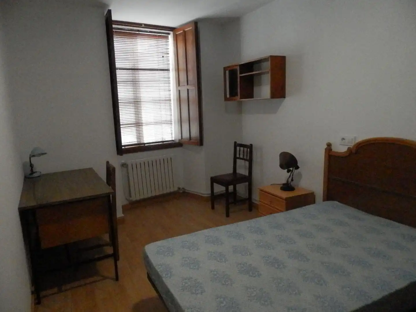 Wohnung zur Miete in Rúa Do Hospitaliño, 16, Santiago de Compostela Schlafzimmer von Wohnung zur Miete in Santiago de Compostela mit Balkon