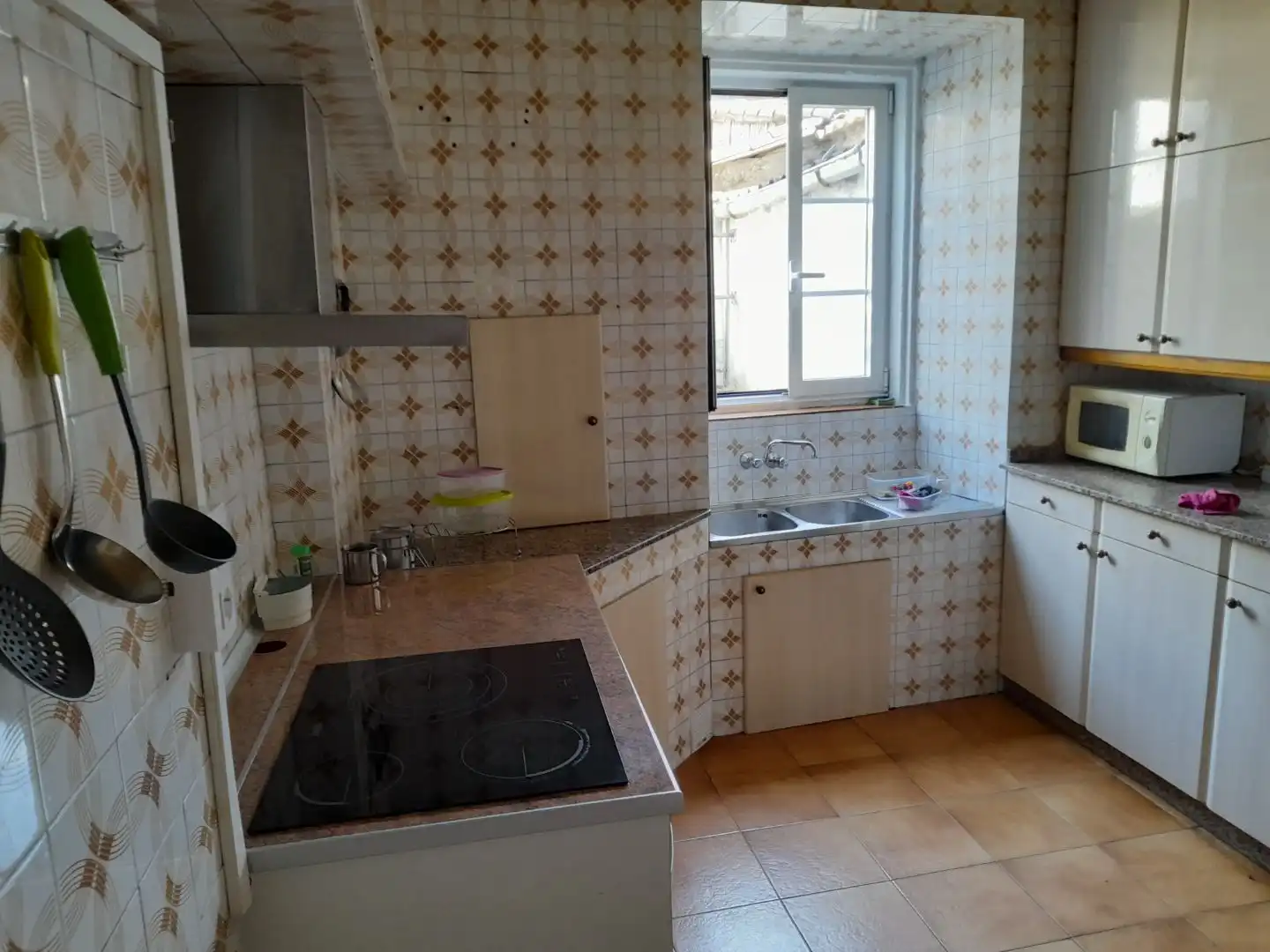 Wohnung zur Miete in Rúa Do Hospitaliño, 16, Santiago de Compostela Küche von Wohnung zur Miete in Santiago de Compostela mit Balkon