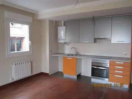 Flat for rent in Calle del Hospital, 37, Pueblo Kitchen of Flat for rent in Pozuelo de Alarcón with Storage room, Balcony and Video intercom
