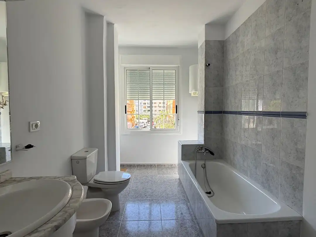 Piso en venta en Avenida Islas Canarias, 93, Buenavista - Chapatal Baño de Piso en venta en Santa Cruz de Tenerife con Parquet, Terraza y Trastero