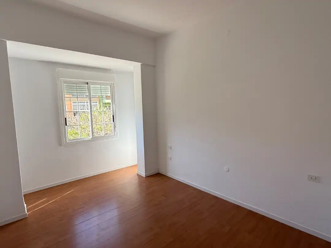 Piso en venta en Avenida Islas Canarias, 93, Buenavista - Chapatal Habitación de Piso en venta en Santa Cruz de Tenerife con Parquet, Terraza y Trastero