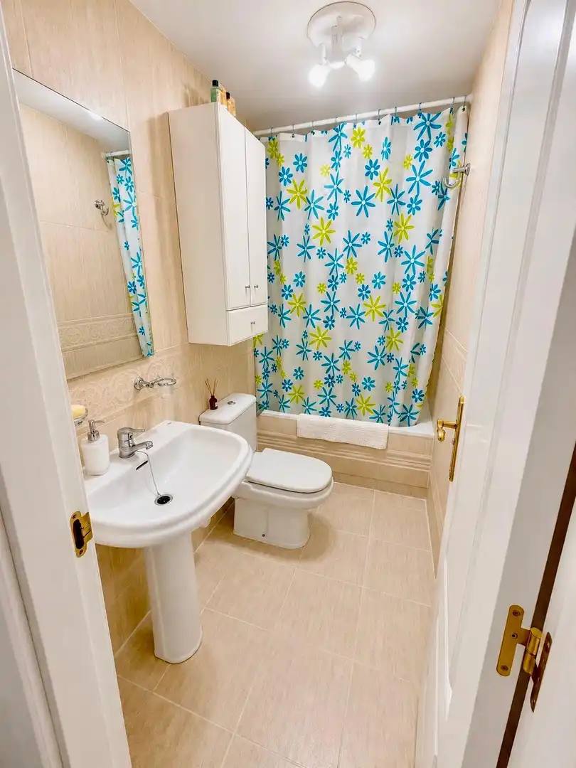 Apartamento de alquiler en Calle del Capitán Angosto Gómez Castrillón, 131, Centro Baño de Apartamento de alquiler en Aranjuez con Aire acondicionado, Calefacción y Parquet