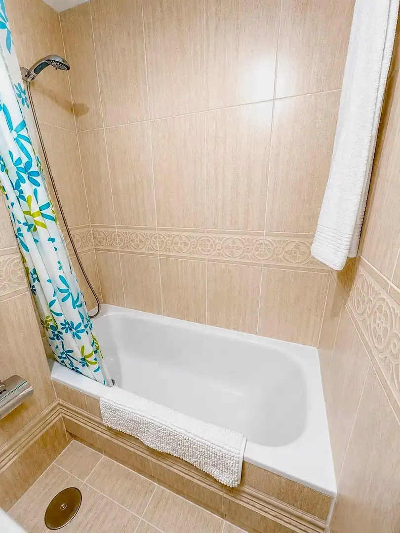 Apartamento de alquiler en Calle del Capitán Angosto Gómez Castrillón, 131, Centro Baño de Apartamento de alquiler en Aranjuez con Aire acondicionado, Calefacción y Parquet