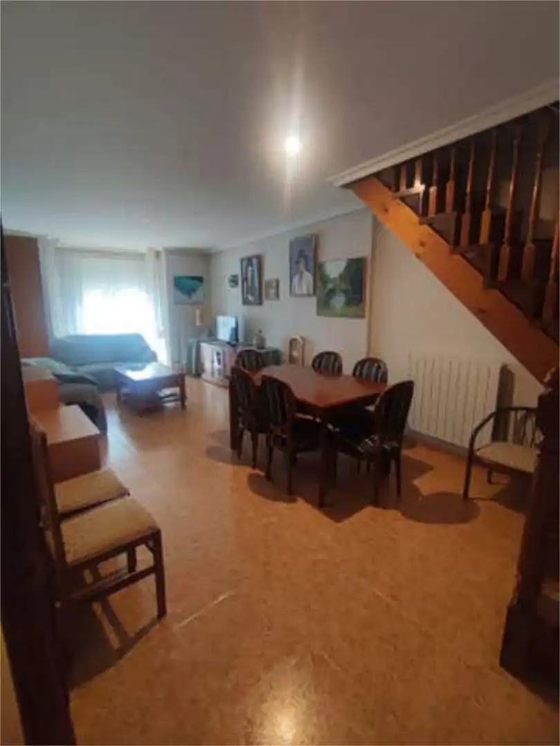 Comedor de Piso en venta en Alberite con Calefacción, Terraza y Amueblado
