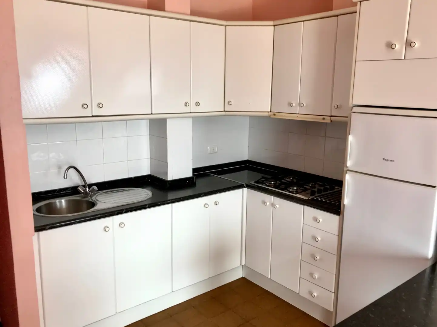 Pis de lloguer a Calle Escultor Juan Jaén Díaz, 9, Tafira Cuina de Pis de lloguer en Las Palmas de Gran Canaria amb Parquet, Terrassa i Moblat