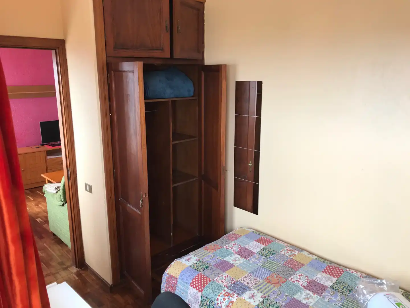 Pis de lloguer a Calle Escultor Juan Jaén Díaz, 9, Tafira Dormitori de Pis de lloguer en Las Palmas de Gran Canaria amb Parquet, Terrassa i Moblat