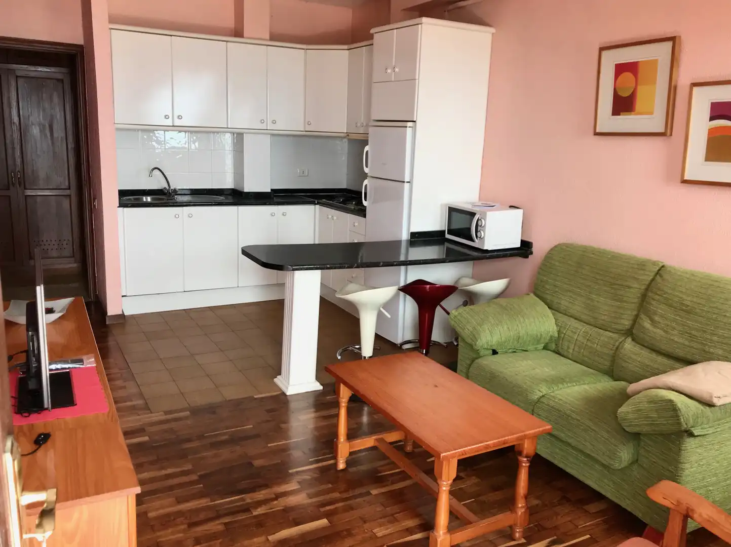 Pis de lloguer a Calle Escultor Juan Jaén Díaz, 9, Tafira Cuina de Pis de lloguer en Las Palmas de Gran Canaria amb Parquet, Terrassa i Moblat