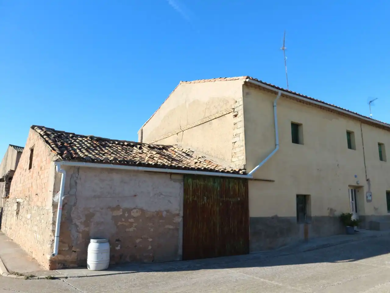 Exterior view of Houses for sale in Olmillos de Muñó  with Heating and Furnished