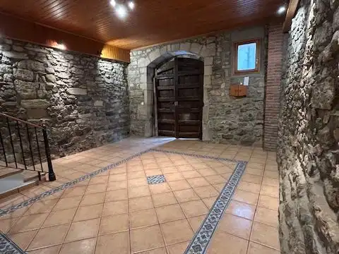 Casa adosada de alquiler en Carrer ďAnglesola, 1, Vilagrassa Casa adosada de alquiler en Vilagrassa con Calefacción, Parquet y Balcón