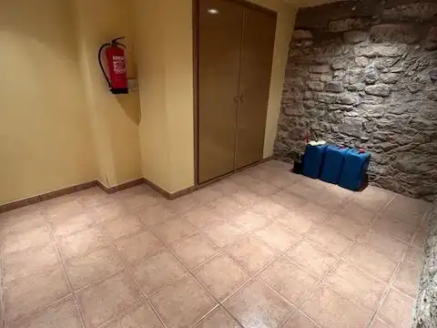 Casa adosada de alquiler en Carrer ďAnglesola, 1, Vilagrassa Casa adosada de alquiler en Vilagrassa con Calefacción, Parquet y Balcón